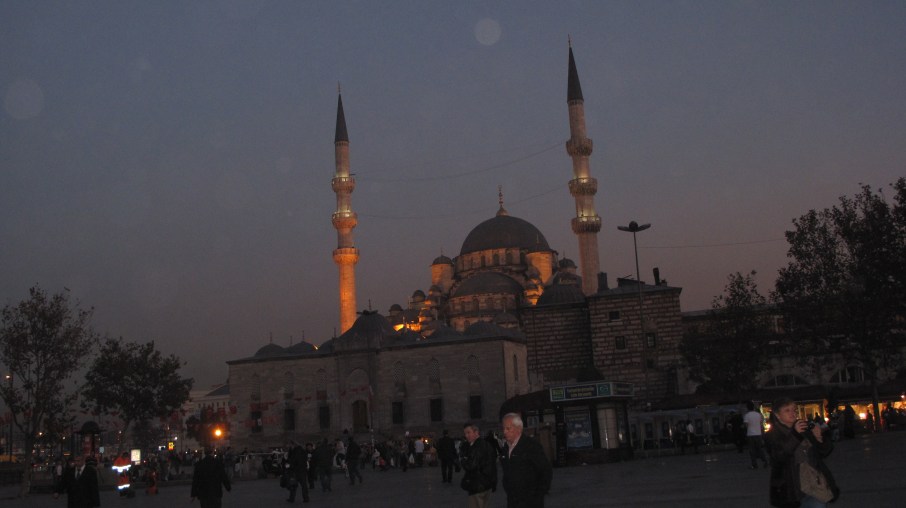 Suleymaniye Mosque at night