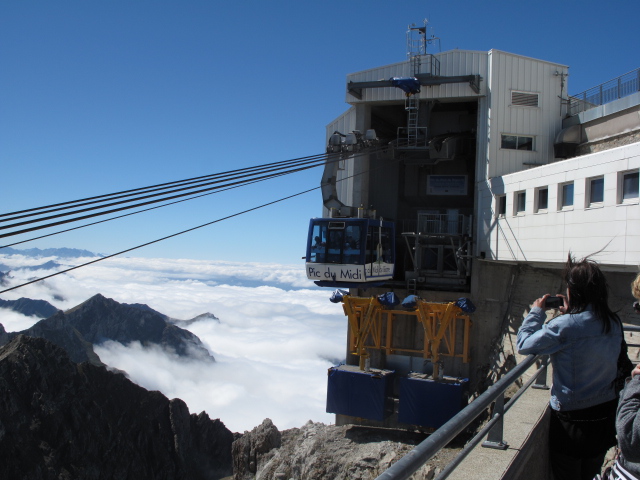 Cable car leaving top of the clouds